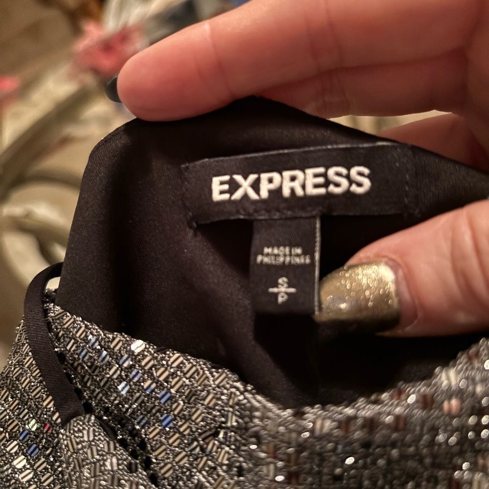 Express Metallic Silver Tank - Picture 2 of 4
